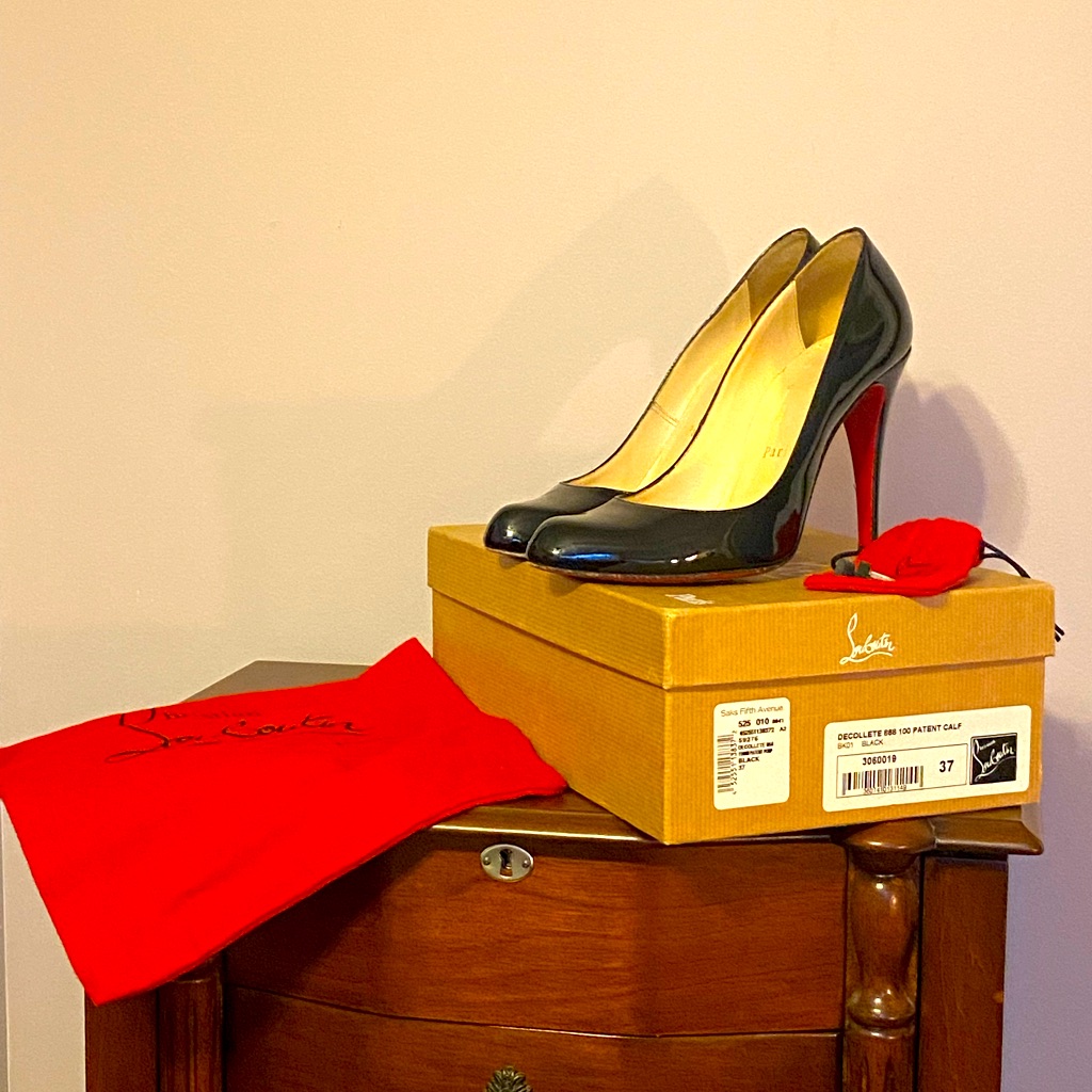 Christian Louboutin Dcollet 100 Patent Pumps